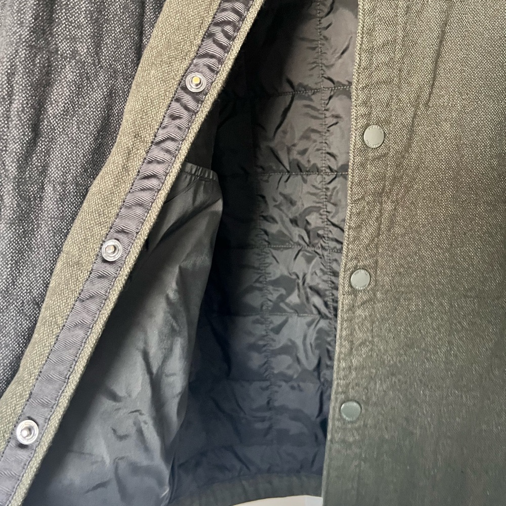 2 for 1 Columbia Black and Olive Men's Landroamer™ Quilted Shirt Jacket - Picture 8 of 11